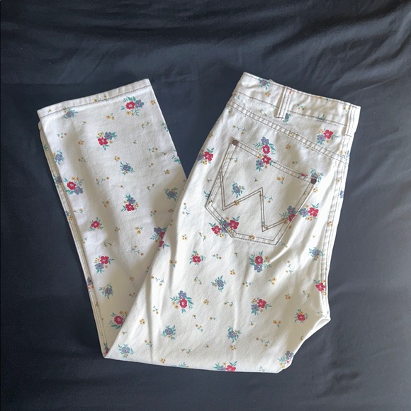 Billabong Wrangler Floral High-Rise Jeans with Multicolor Flowers - Picture 2 of 5